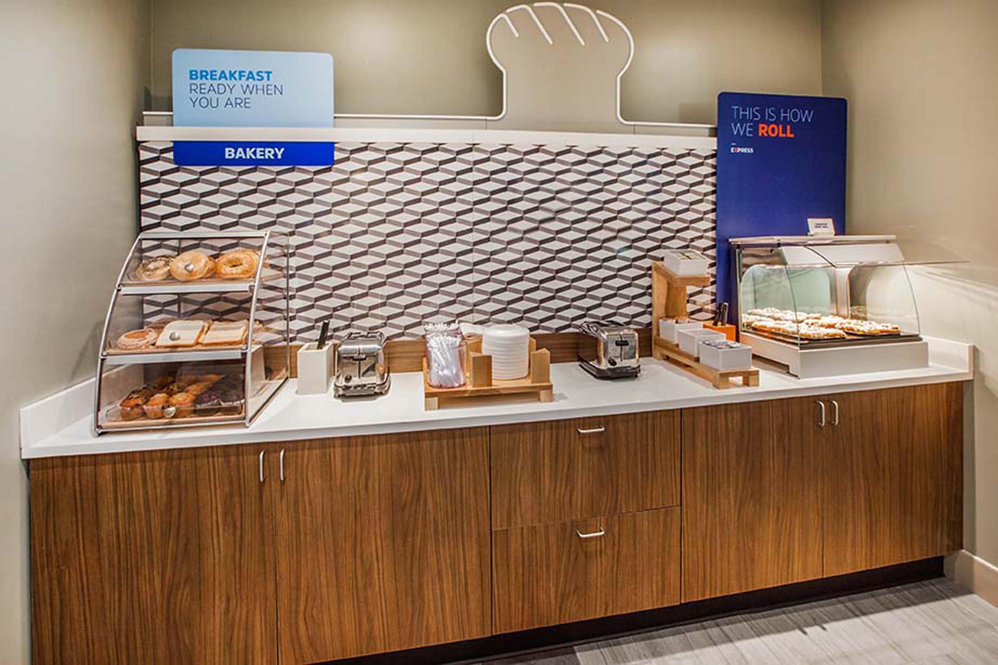 Holiday Inn Express San Diego South - National City By Ihg Bagian luar foto