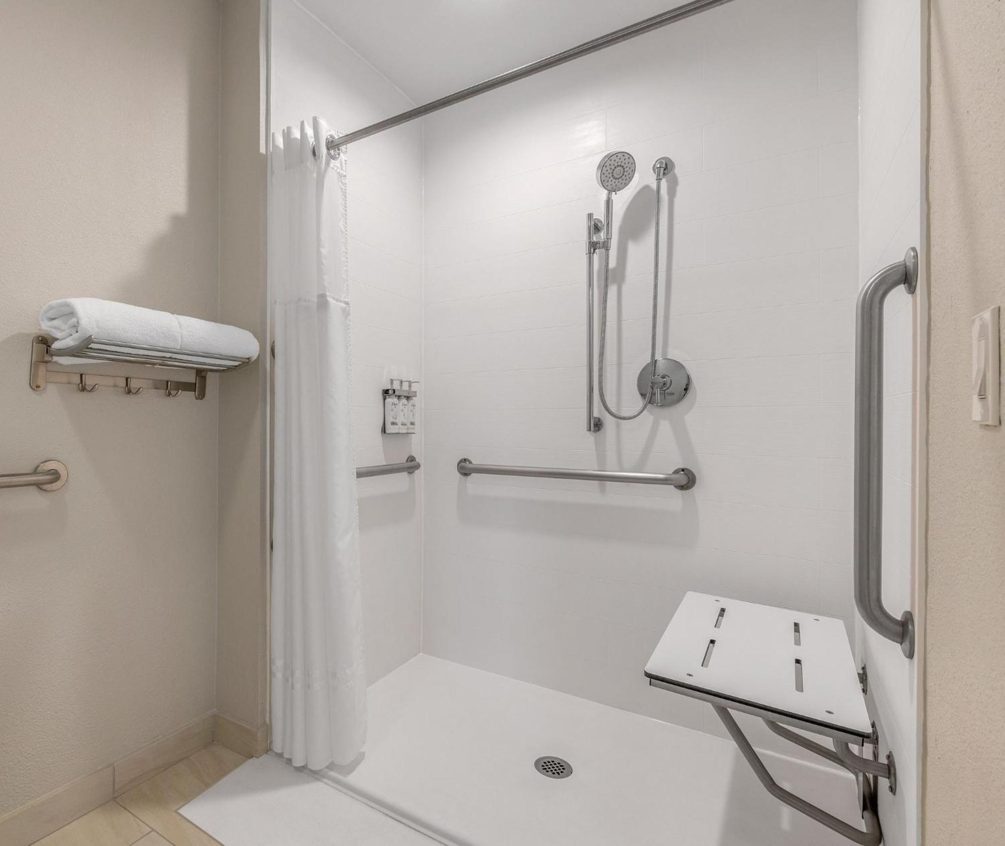 Holiday Inn Express San Diego South - National City By Ihg Bagian luar foto