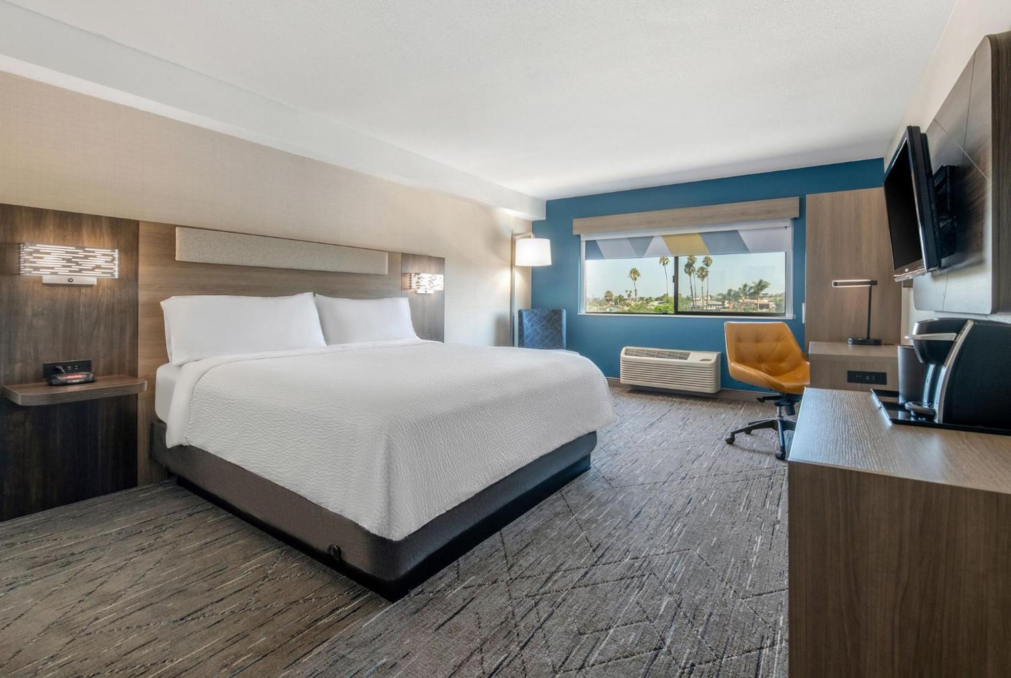 Holiday Inn Express San Diego South - National City By Ihg Bagian luar foto