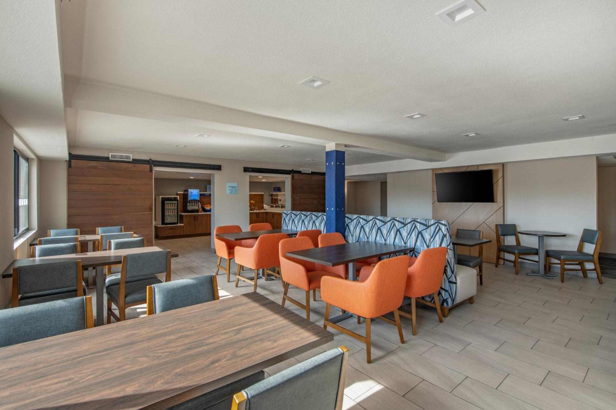 Holiday Inn Express San Diego South - National City By Ihg Bagian luar foto