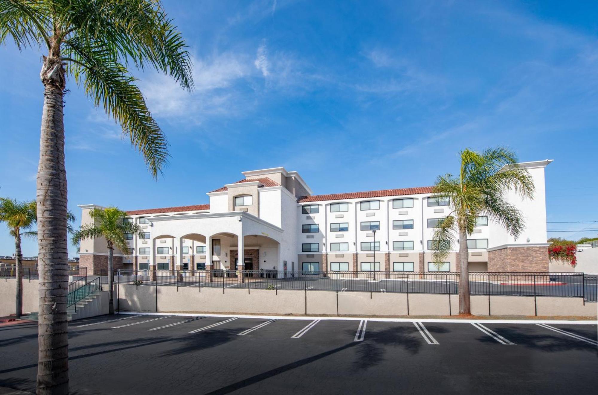 Holiday Inn Express San Diego South - National City By Ihg Bagian luar foto